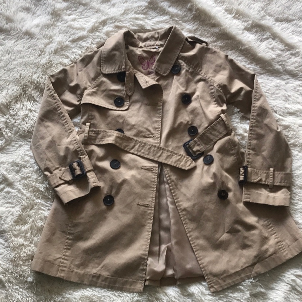Lightweights belted trench